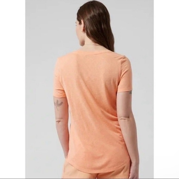 Athleta‎ Breezy Scoop V Neck Tee Women's Size Medium Orange Lightweight Flowey - Picture 2 of 8